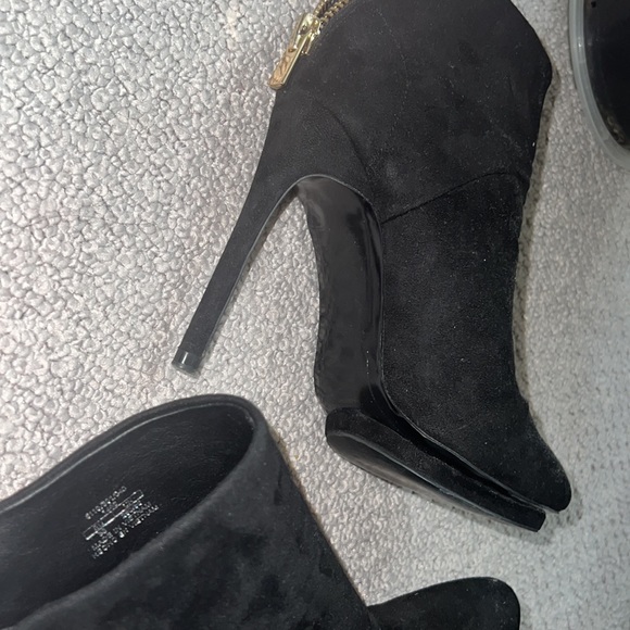 Balck Zara high heel booty shoes. 1 time used . New in condition - Picture 4 of 6